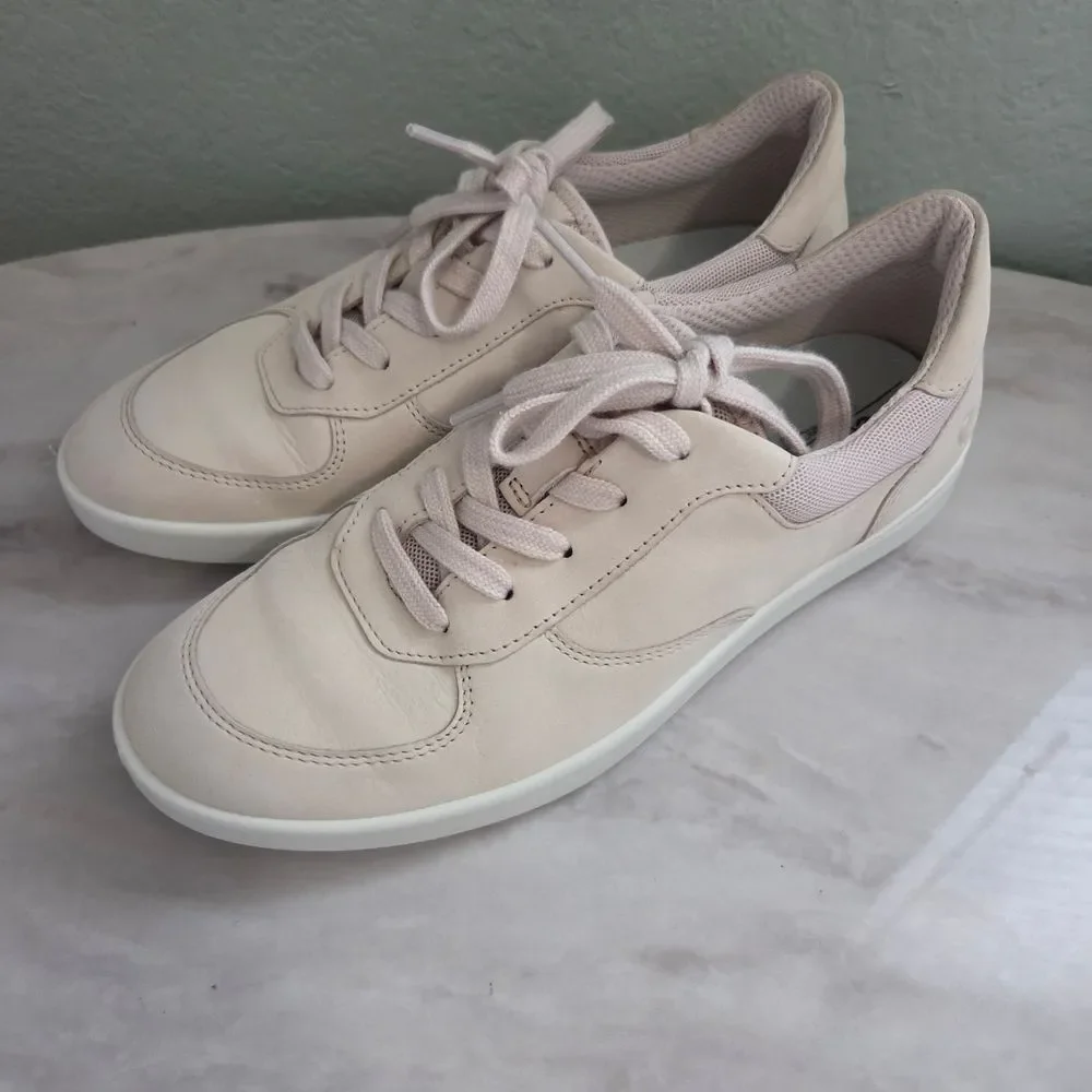 ECCO Women's Leisure Retro Lace Up Comfort Sneaker Size EU 38 US7-7.5